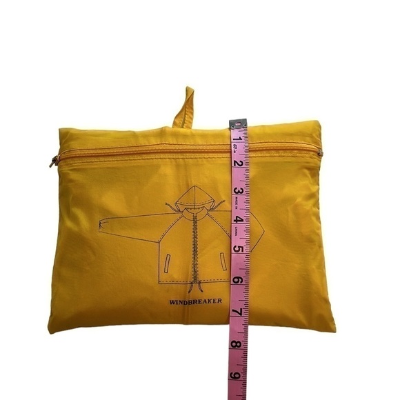 Packable Wind Breaker - Size Medium - Picture 13 of 14